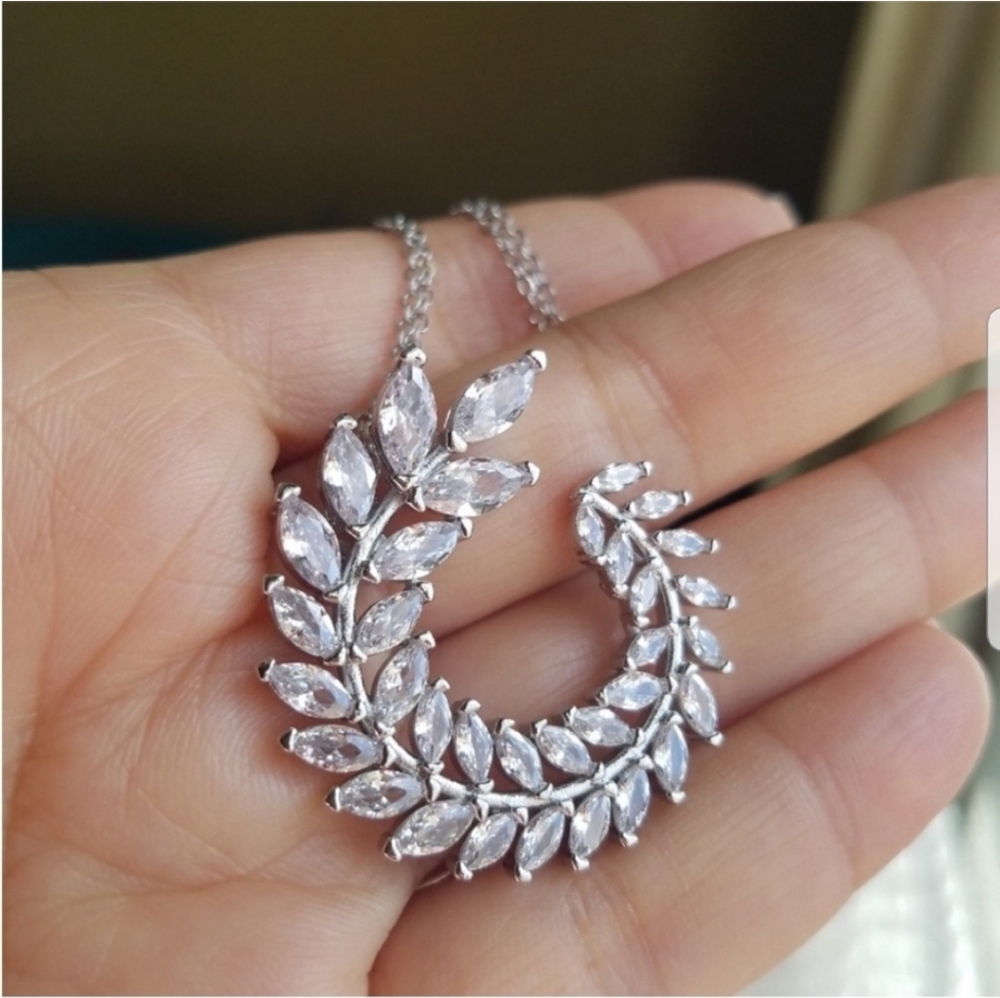 Swarovski Elements 925 Sterling Silver Marquis Wreath Pendant Necklace NEW